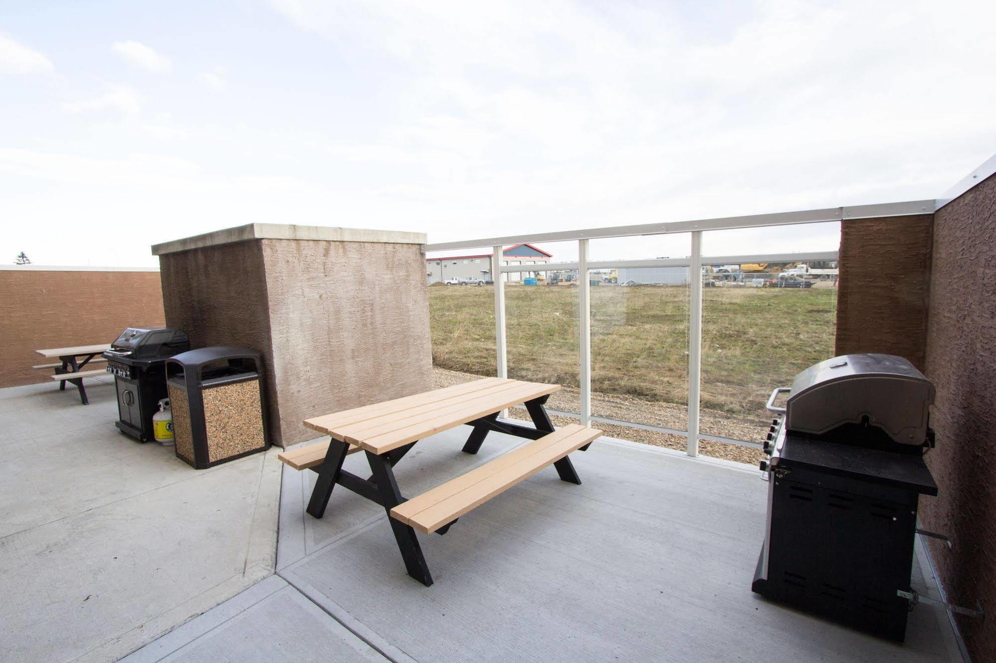Service Plus Inns & Suites Drayton Valley Exterior foto